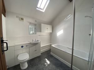 Stables Bathroom- click for photo gallery
